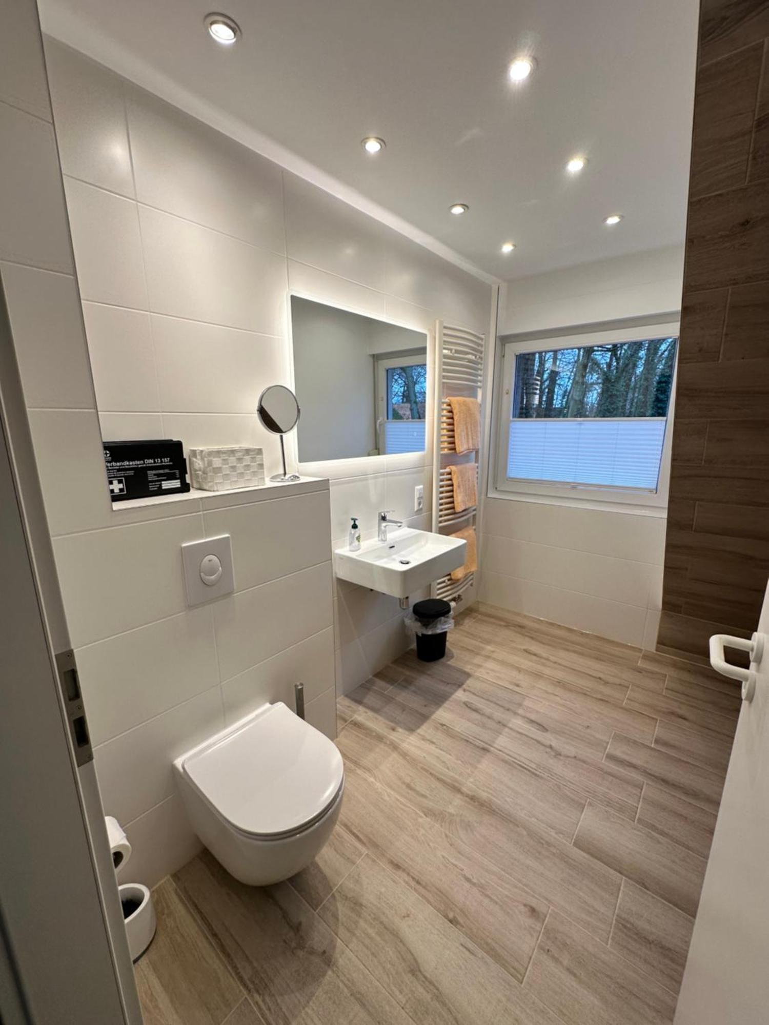 Zwei Ferienwohnungen Anker Max 5 Personen & Leuchtturm Max 4 Personen, Direkt In Steinhude Scheunenviertel, Balkon, Wlan , Privater Parkplatz, Wallbox エクステリア 写真